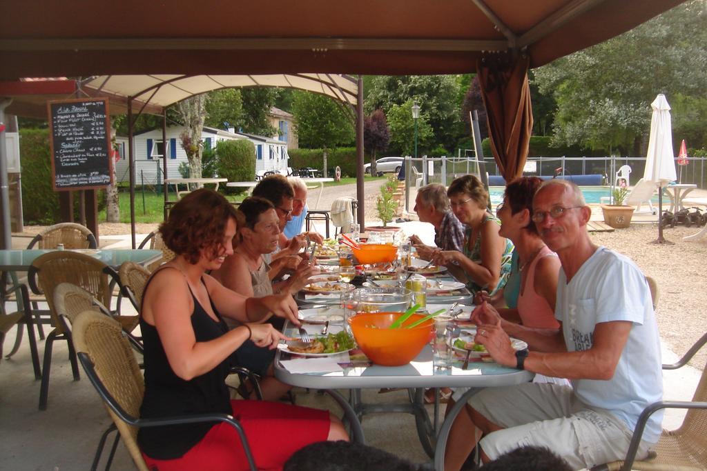 Camping De La Bonnette Caylus Екстериор снимка